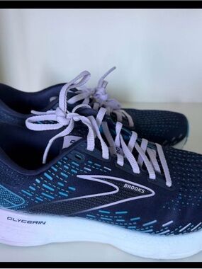 Brooks Running Shoe in Navy, Teal & White